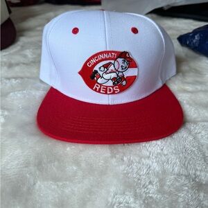 Cincinnati Reds Snapback Hat - White & Red